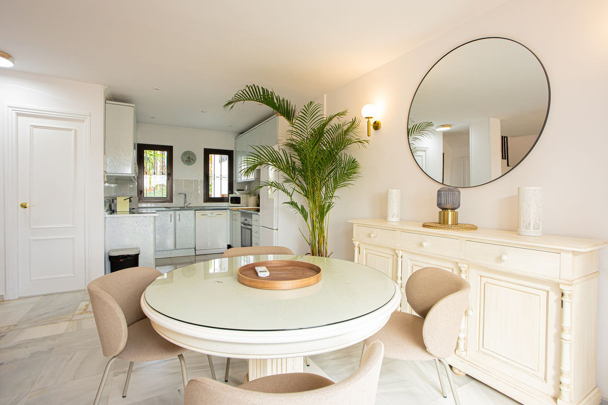 2 Bedroom Apartment for Sale in The Golden Mile — 9