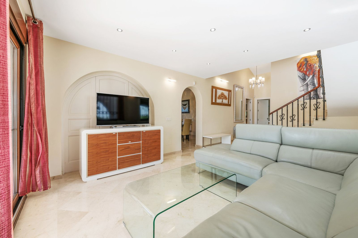 5 Bedroom Villa for Sale in Atalaya — 2