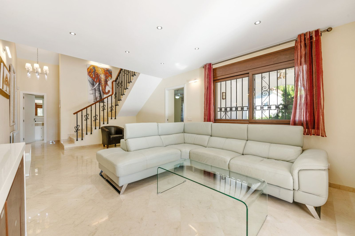 5 Bedroom Villa for Sale in Atalaya — 3