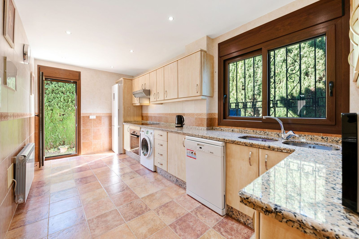 5 Bedroom Villa for Sale in Atalaya — 5