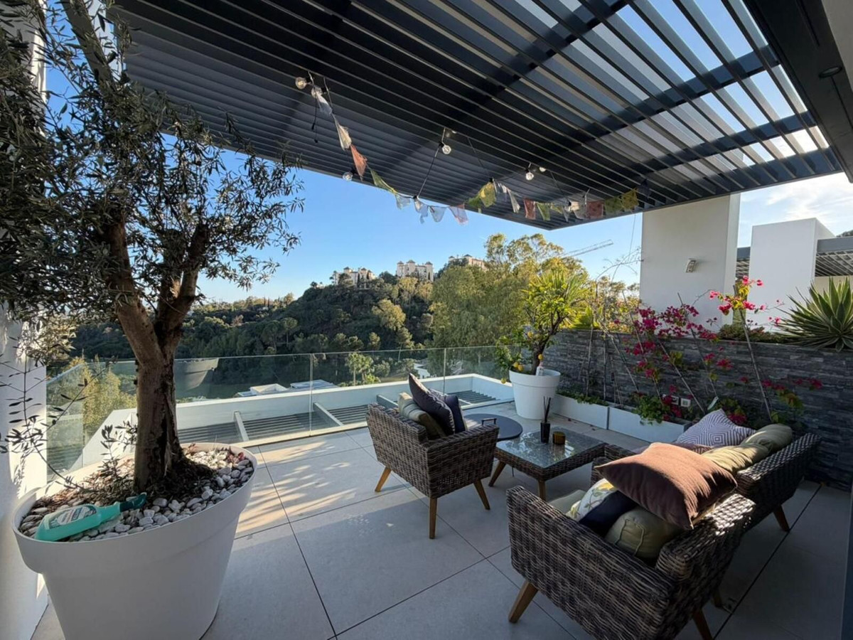 2 Bedroom Apartment for Sale in Benahavís — 3