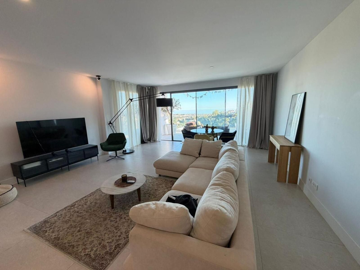 2 Bedroom Apartment for Sale in Benahavís — 4
