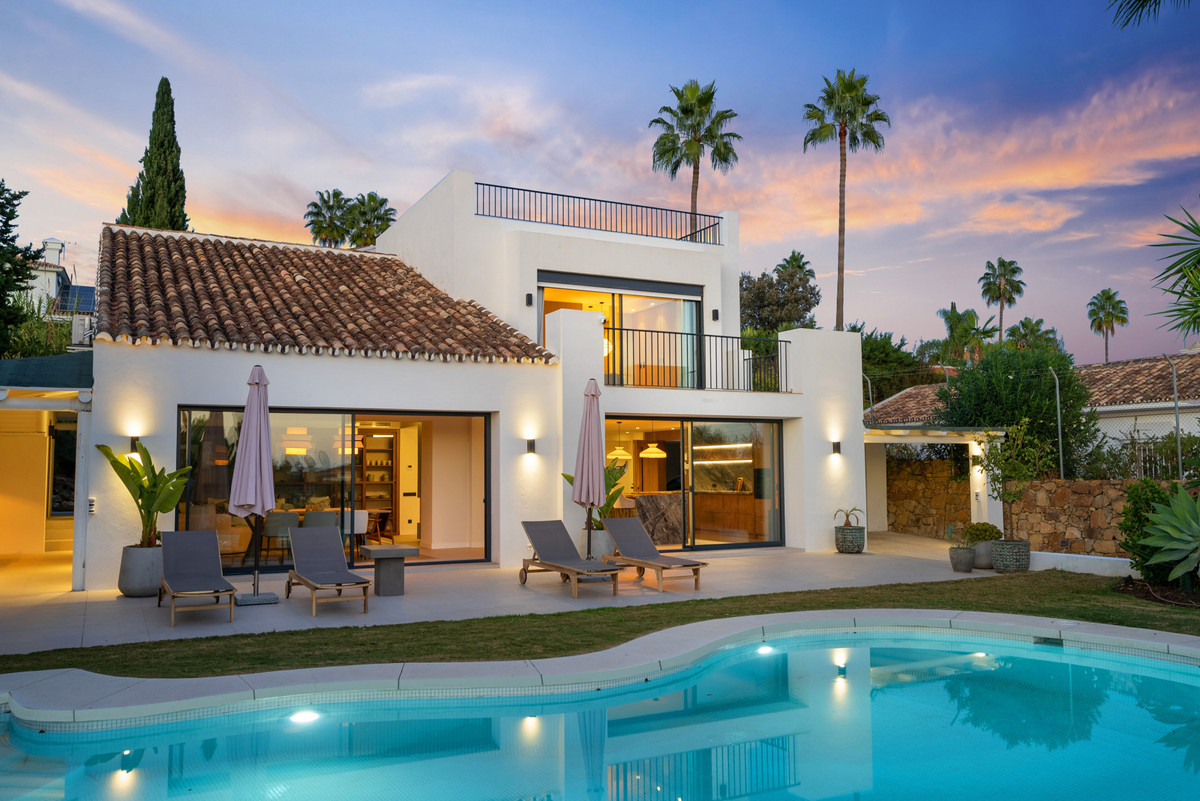 4 Bedroom Villa for Sale in Nueva Andalucía