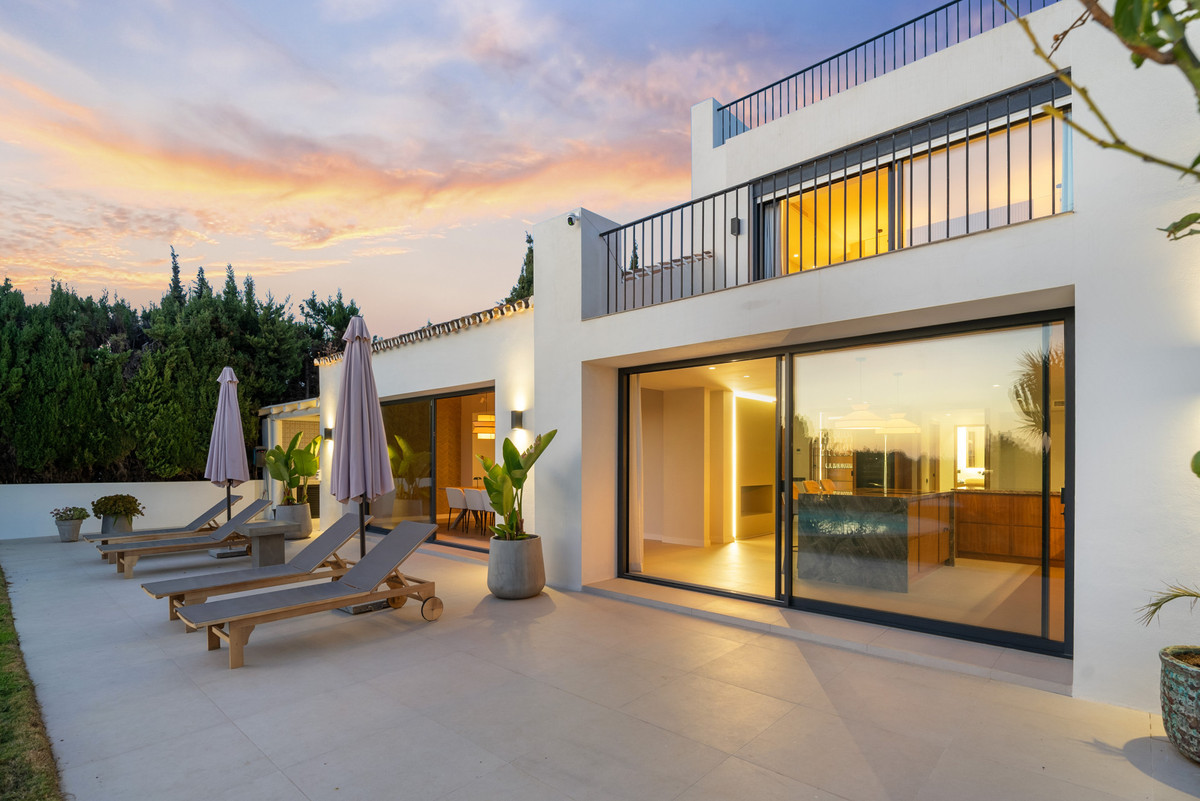 4 Bedroom Villa for Sale in Nueva Andalucía — 2
