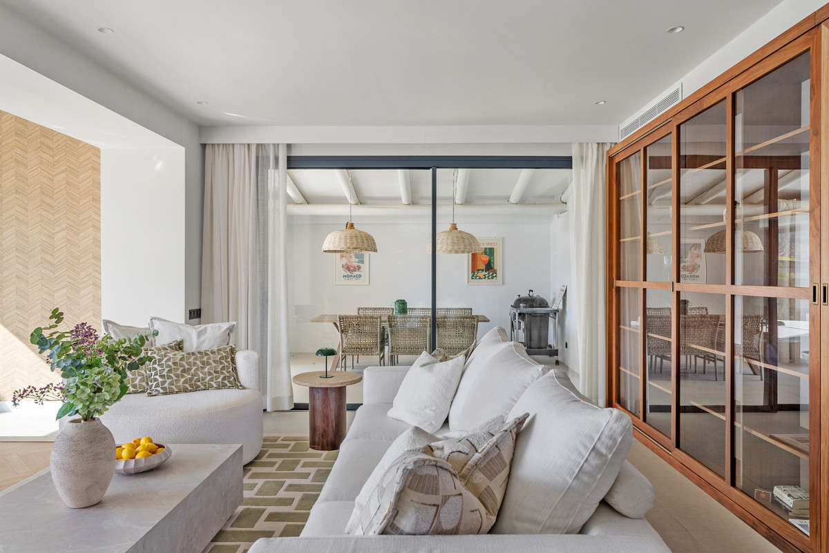 4 Bedroom Villa for Sale in Nueva Andalucía — 7