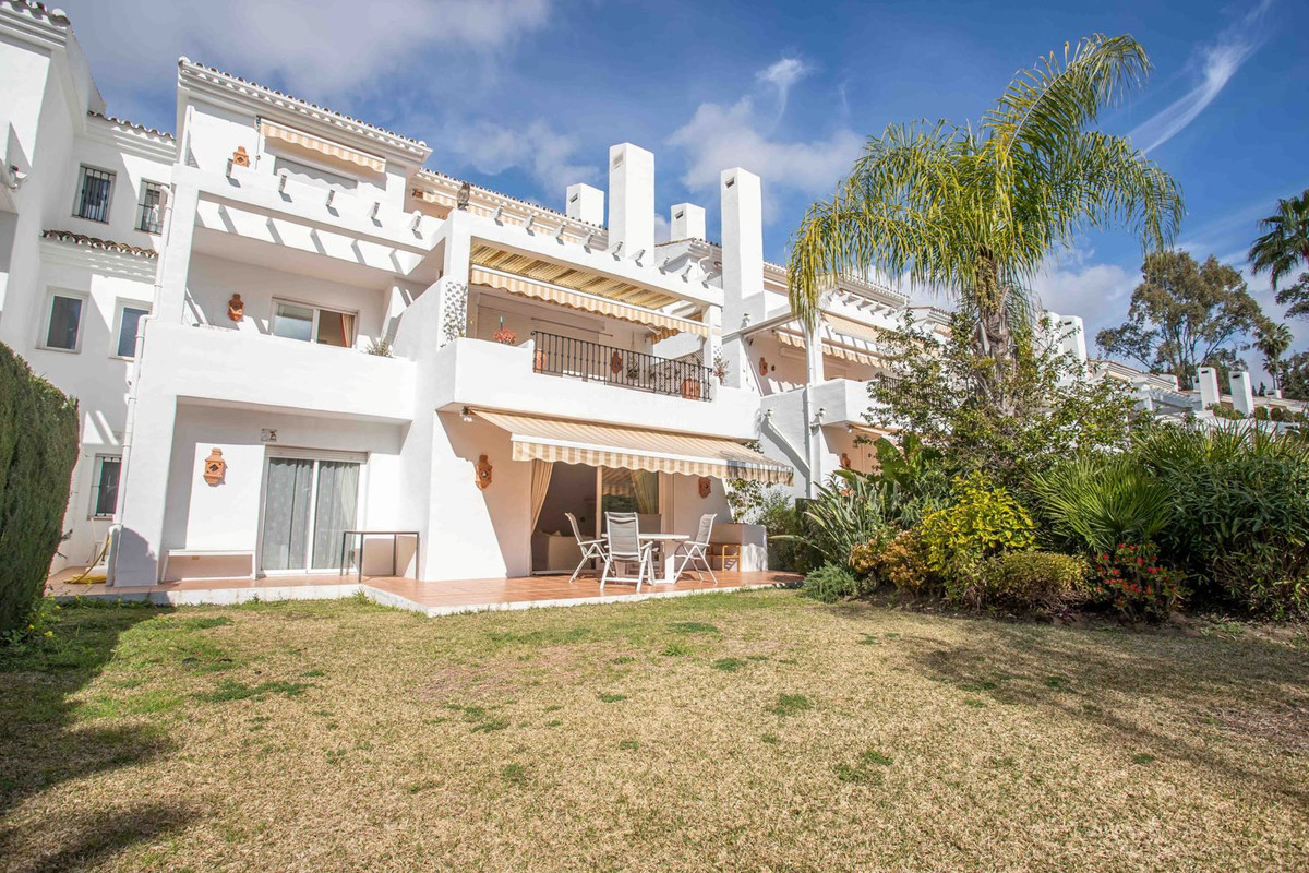 3 Bedroom Apartment for Sale in Benahavís — 2