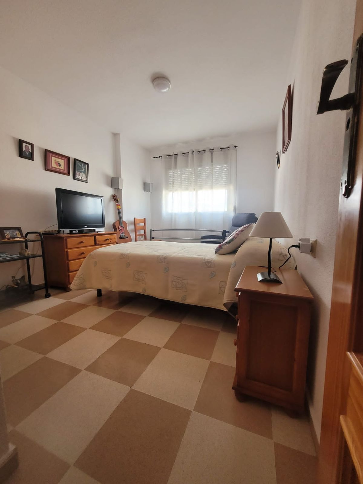 4 Bedroom Apartment for Sale in Estepona — 8