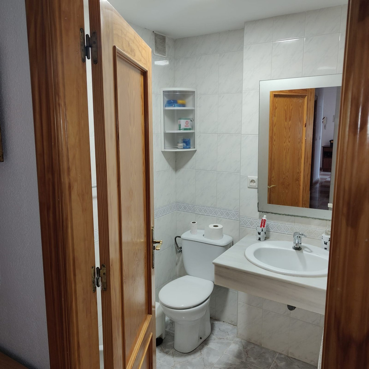 4 Bedroom Apartment for Sale in Estepona — view 10