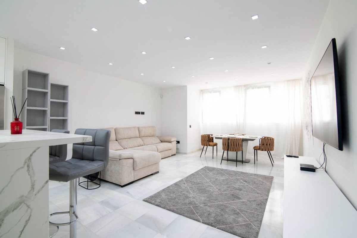 3 Bedroom Apartment for Sale in Puerto Banús — 3