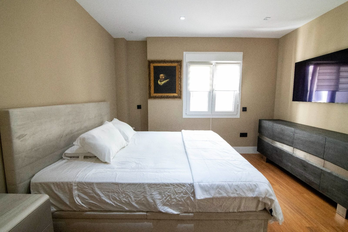 3 Bedroom Apartment for Sale in Puerto Banús — 8