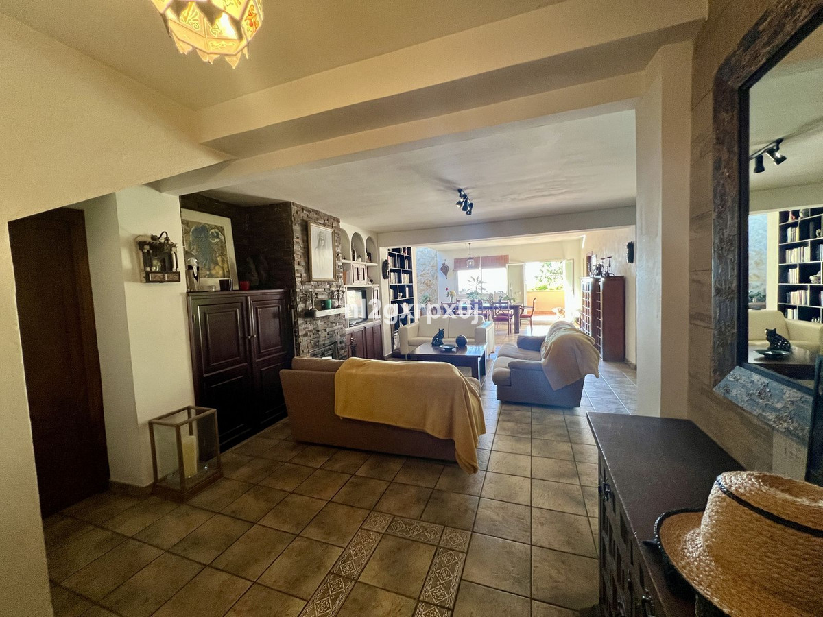 5 Bedroom Villa for Sale in Marbella — 2