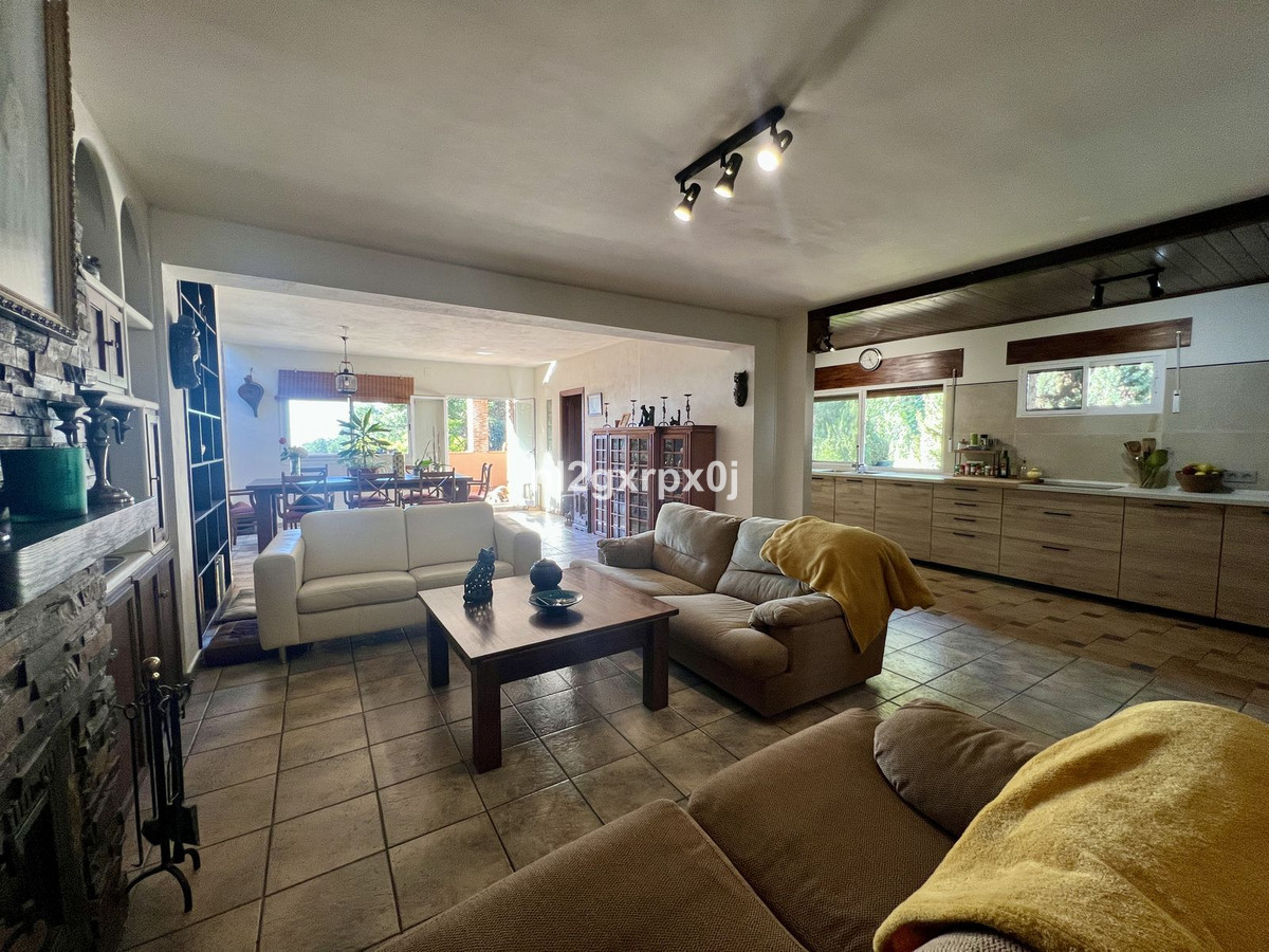 5 Bedroom Villa for Sale in Marbella — 3