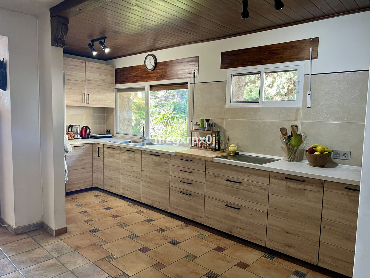 5 Bedroom Villa for Sale in Marbella — 9