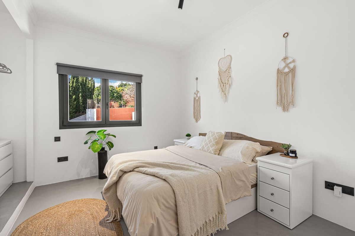 5 Bedroom Villa for Sale in Estepona — 4