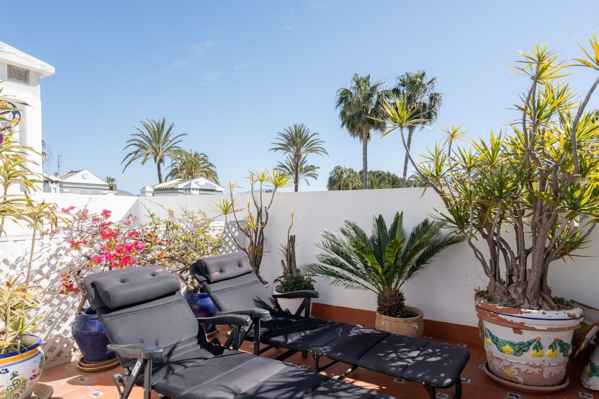 4 Bedroom Villa for Sale in New Golden Mile — 4