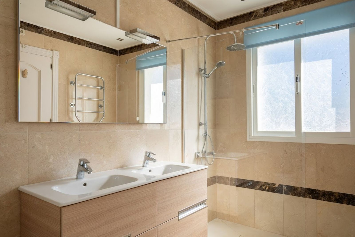 4 Bedroom Villa for Sale in New Golden Mile — 8