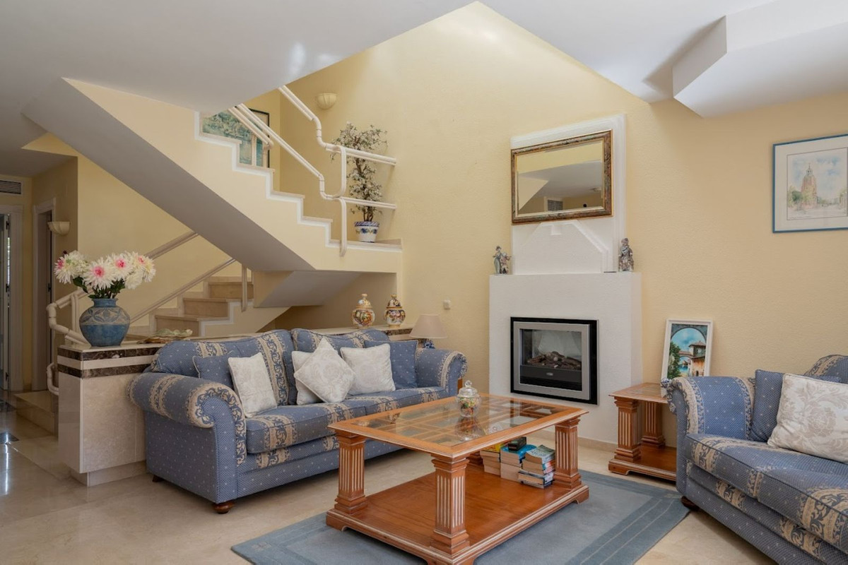 4 Bedroom Villa for Sale in New Golden Mile — view 10