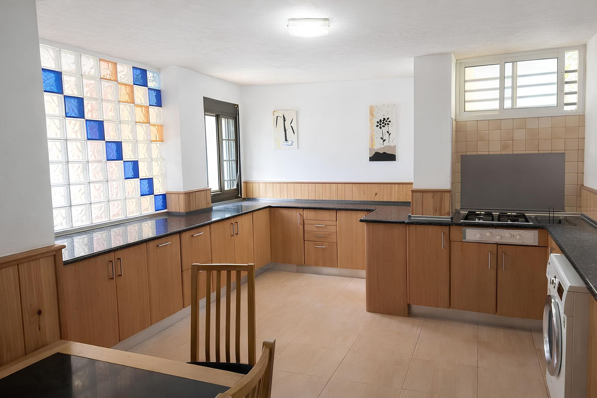 3 Bedroom Apartment for Sale in Marbella — 8