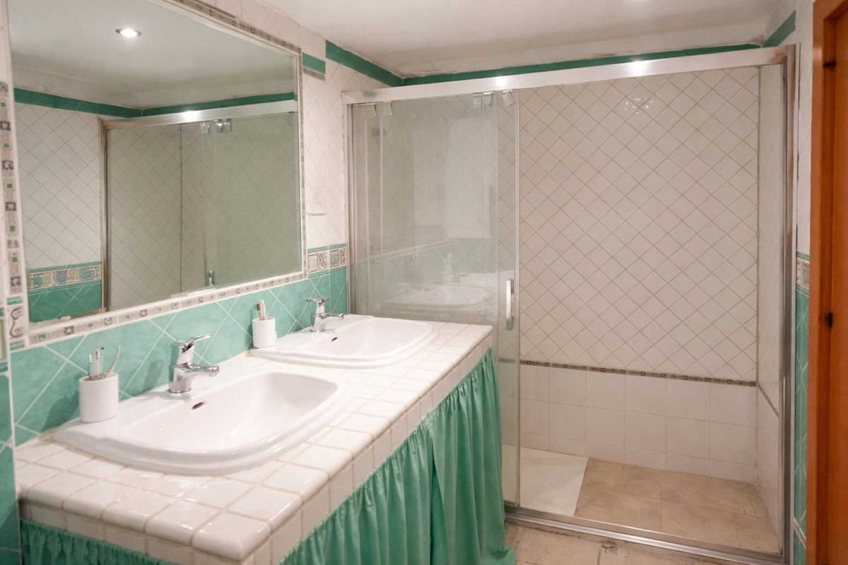 3 Bedroom Apartment for Sale in Marbella — view 10