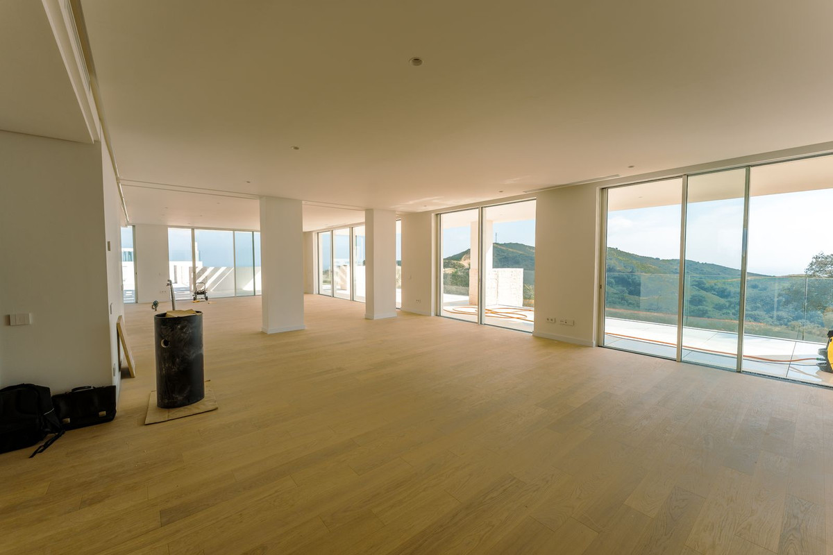 4 Bedroom Apartment for Sale in Ojén — 2