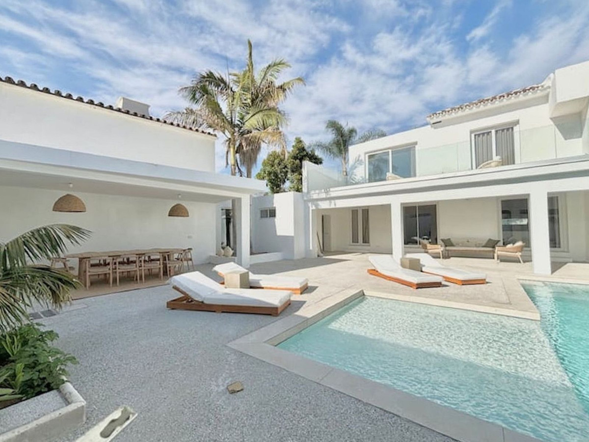 6 Bedroom Villa for Sale in Marbella