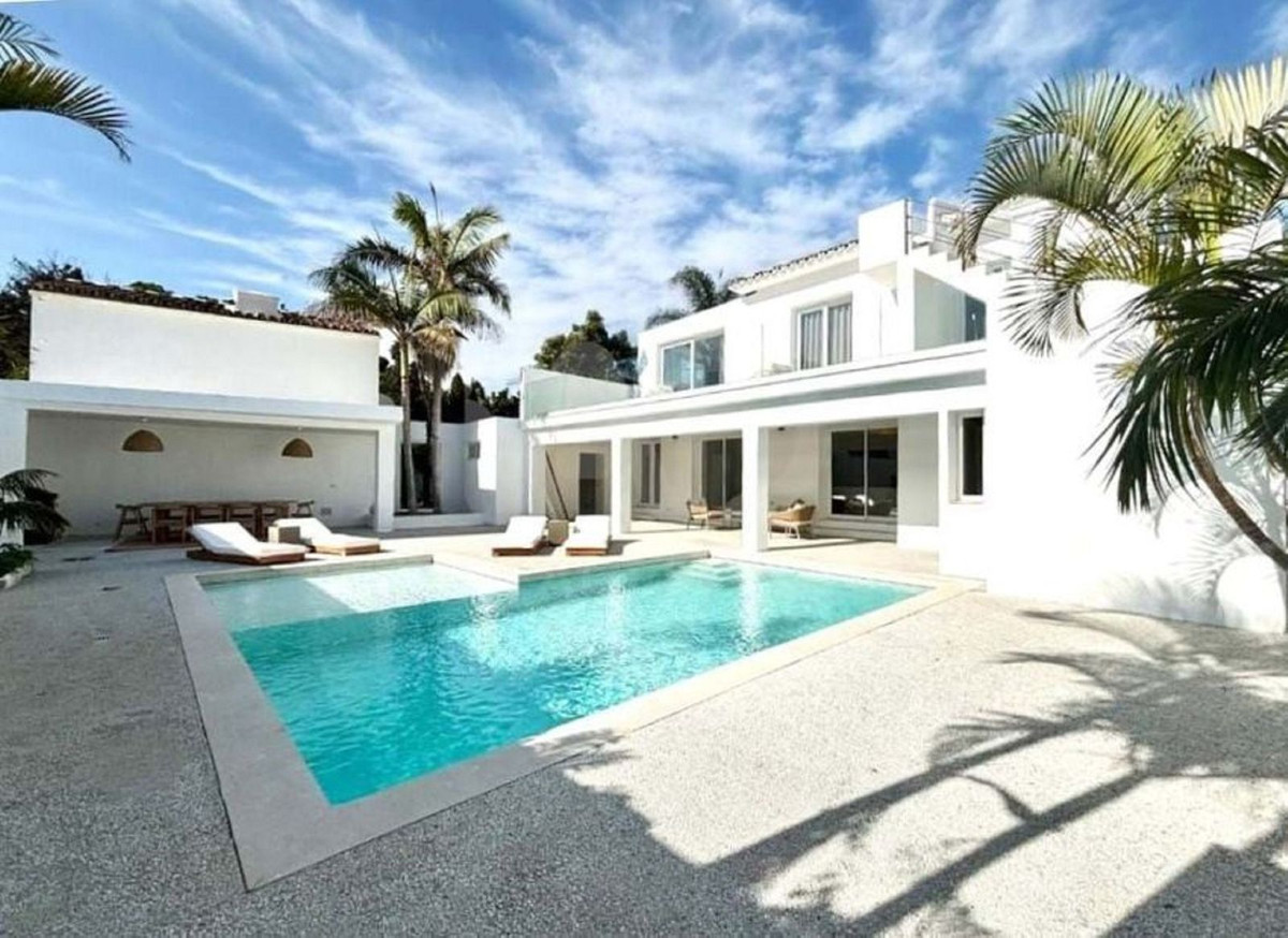 6 Bedroom Villa for Sale in Marbella — 2