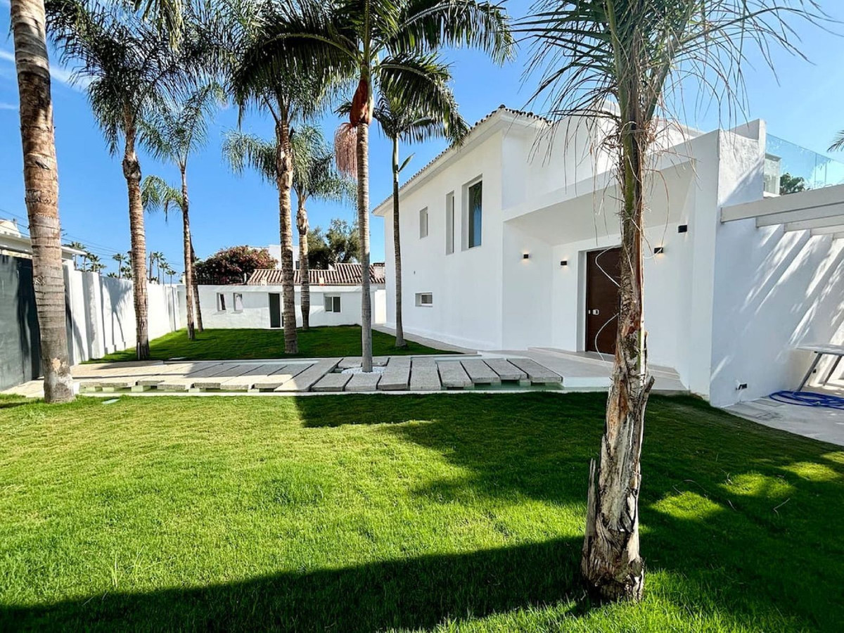 6 Bedroom Villa for Sale in Marbella — 4