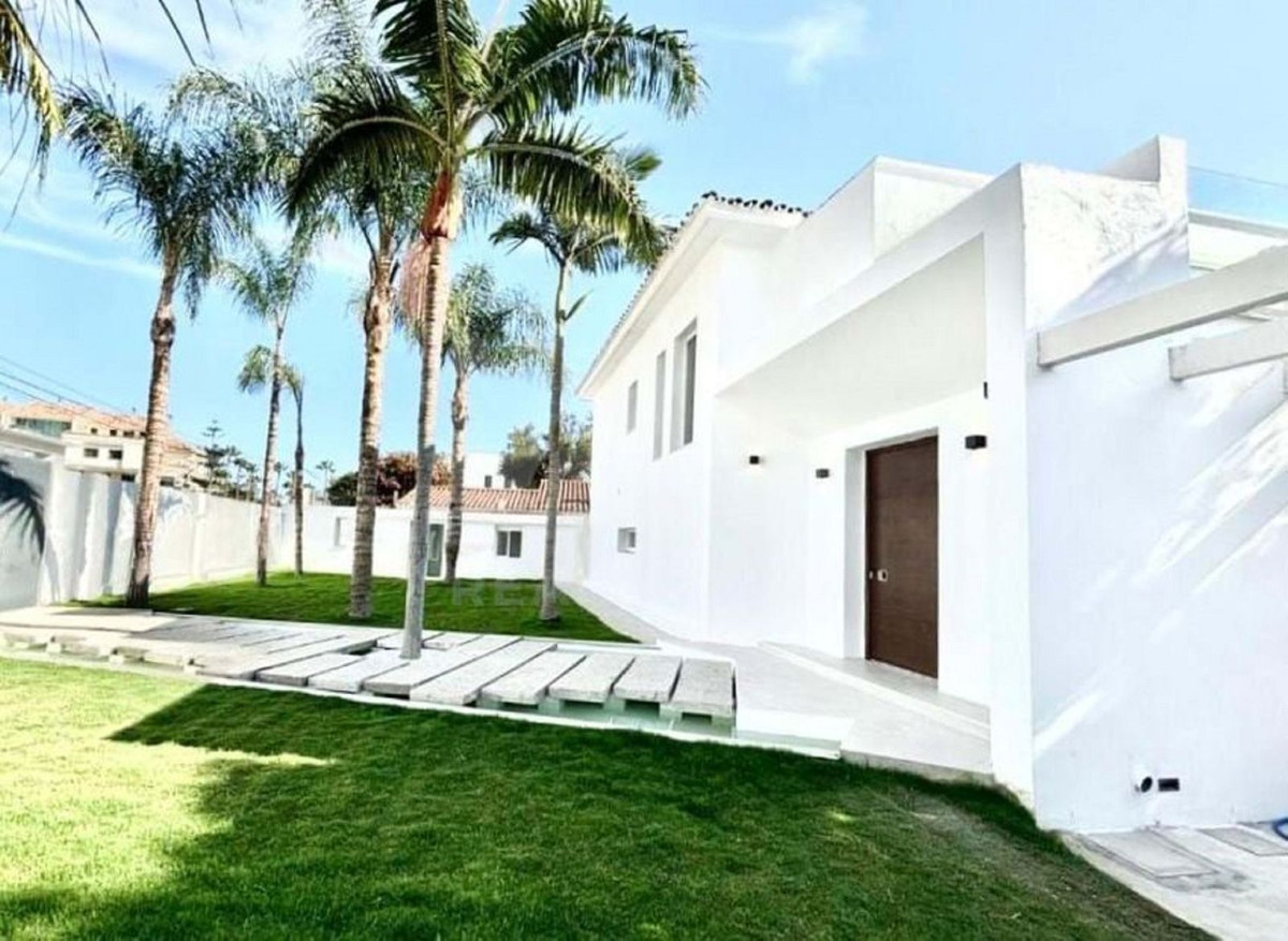 6 Bedroom Villa for Sale in Marbella — 5
