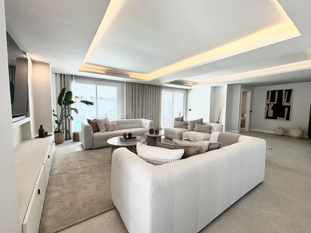 6 Bedroom Villa for Sale in Marbella — 6