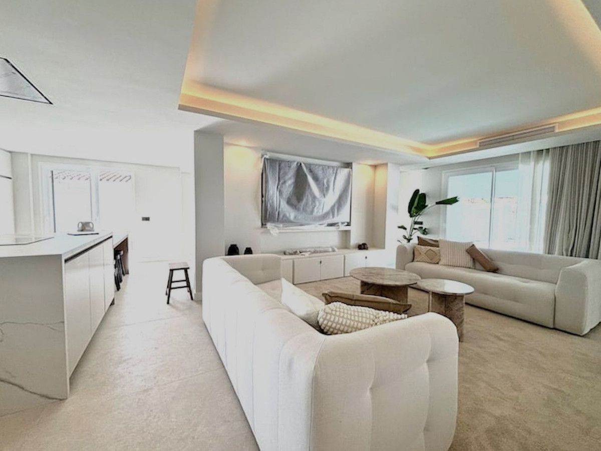6 Bedroom Villa for Sale in Marbella — 7