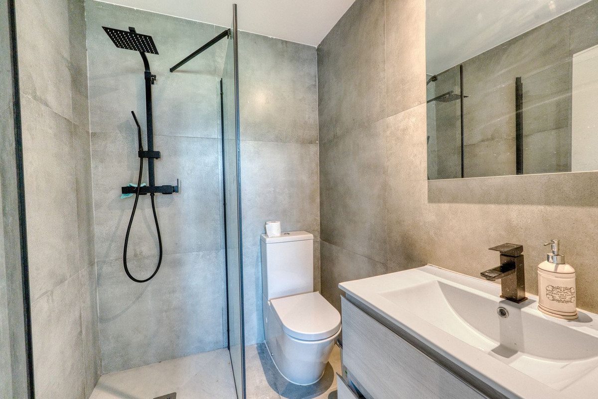 4 Bedroom Villa for Sale in Istán — 7