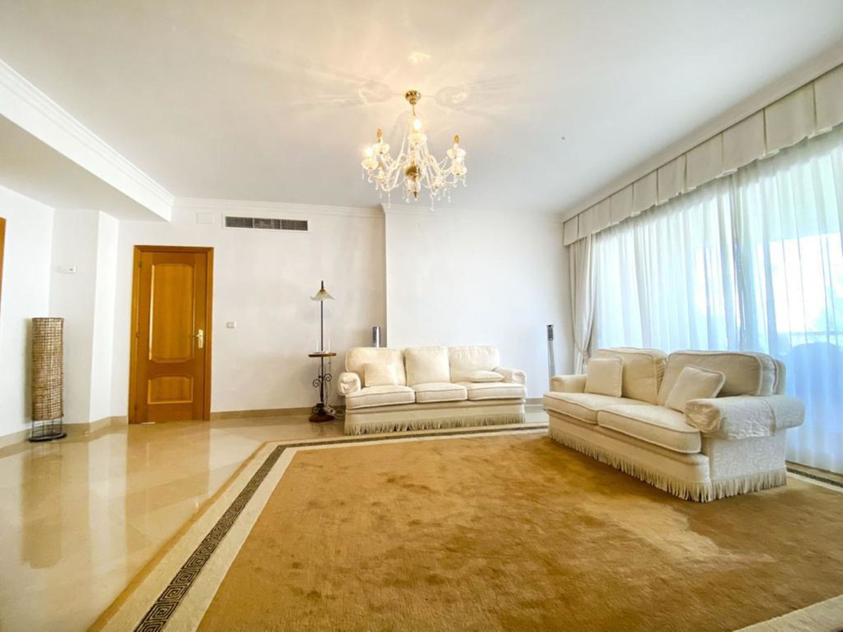 3 Bedroom Apartment for Sale in Marbella — 3
