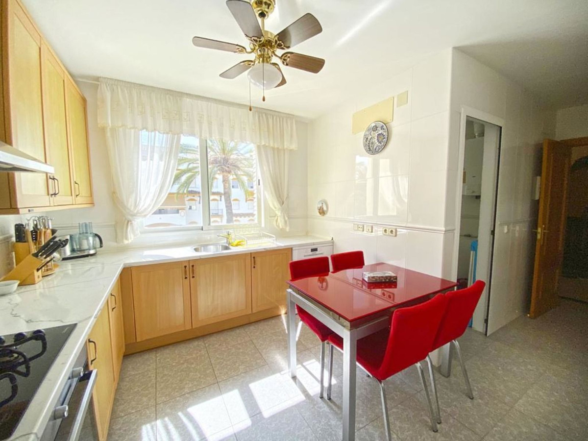 3 Bedroom Apartment for Sale in Marbella — 4