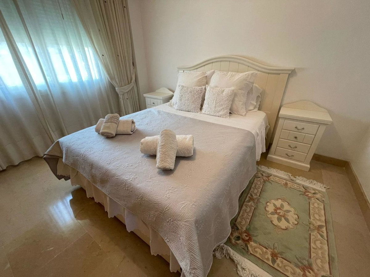 3 Bedroom Apartment for Sale in Marbella — view 10