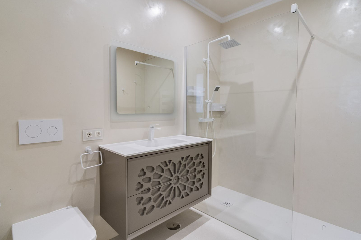5 Bedroom Villa for Sale in Estepona — view 15