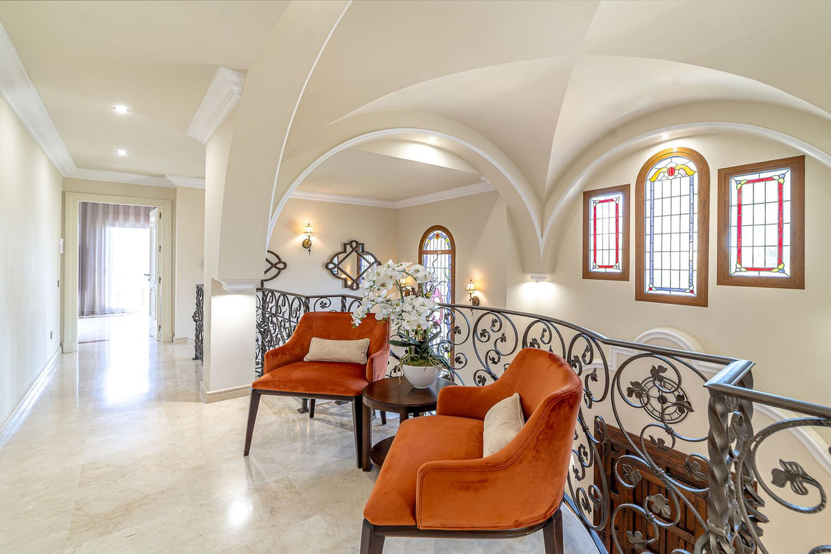 5 Bedroom Villa for Sale in Estepona — view 20