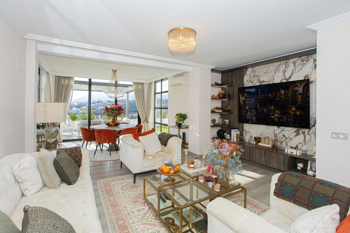 4 Bedroom Apartment for Sale in Benahavís