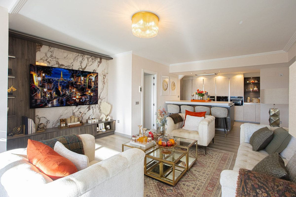4 Bedroom Apartment for Sale in Benahavís — 2