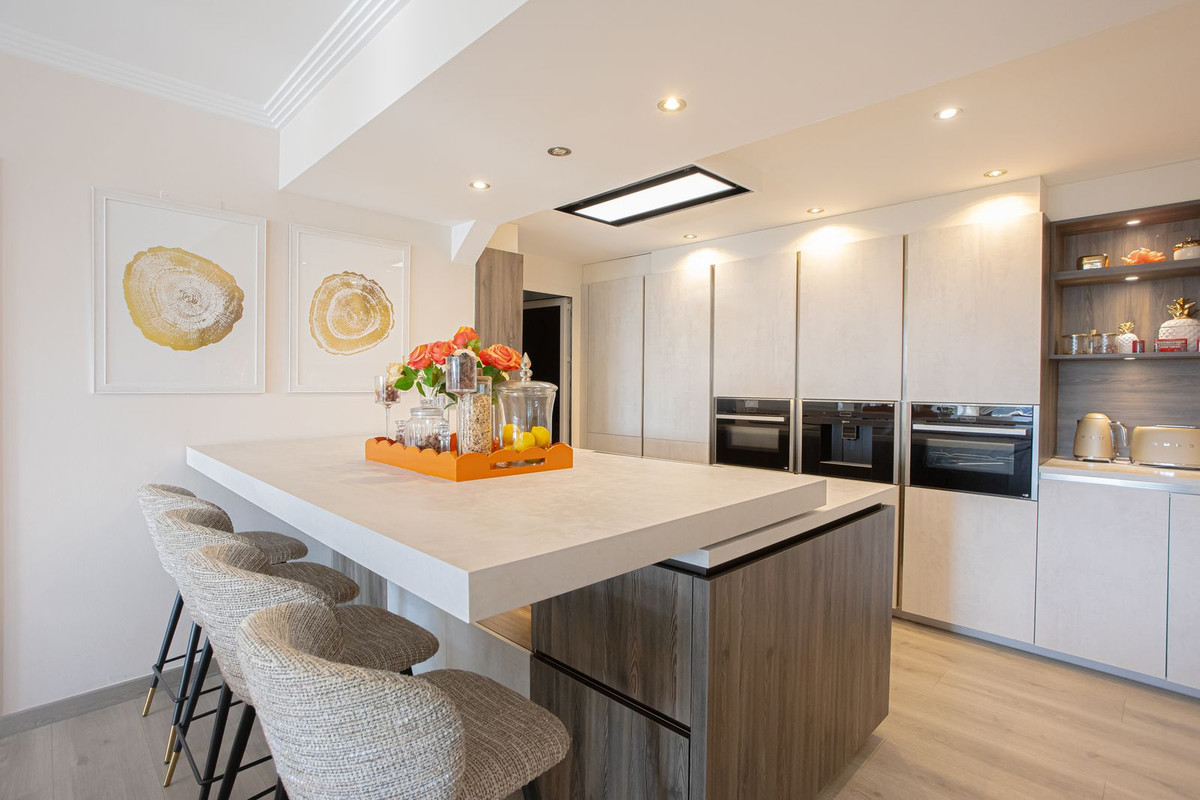 4 Bedroom Apartment for Sale in Benahavís — 3
