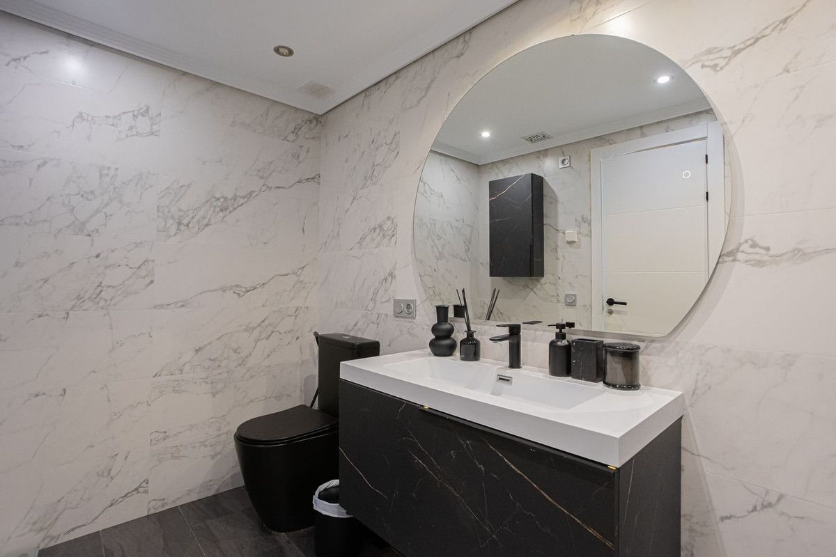 4 Bedroom Apartment for Sale in Benahavís — 9