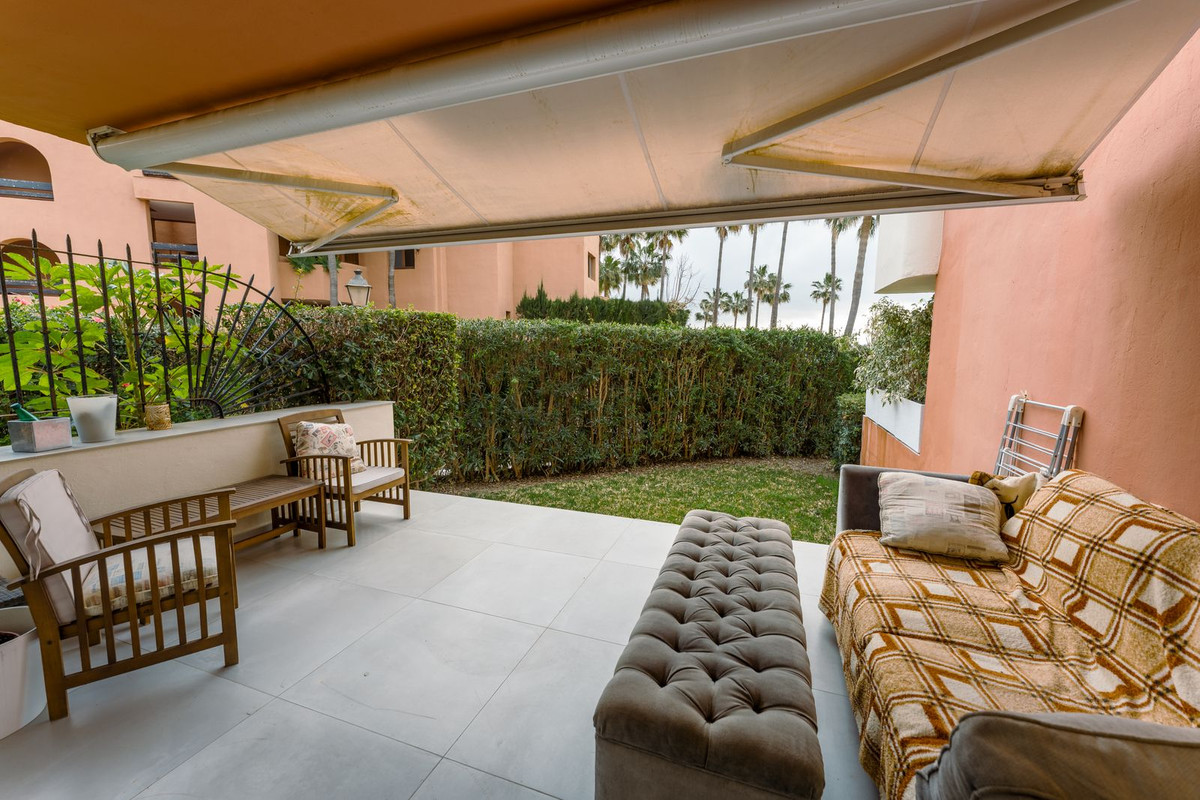 4 Bedroom Villa for Sale in New Golden Mile — 4