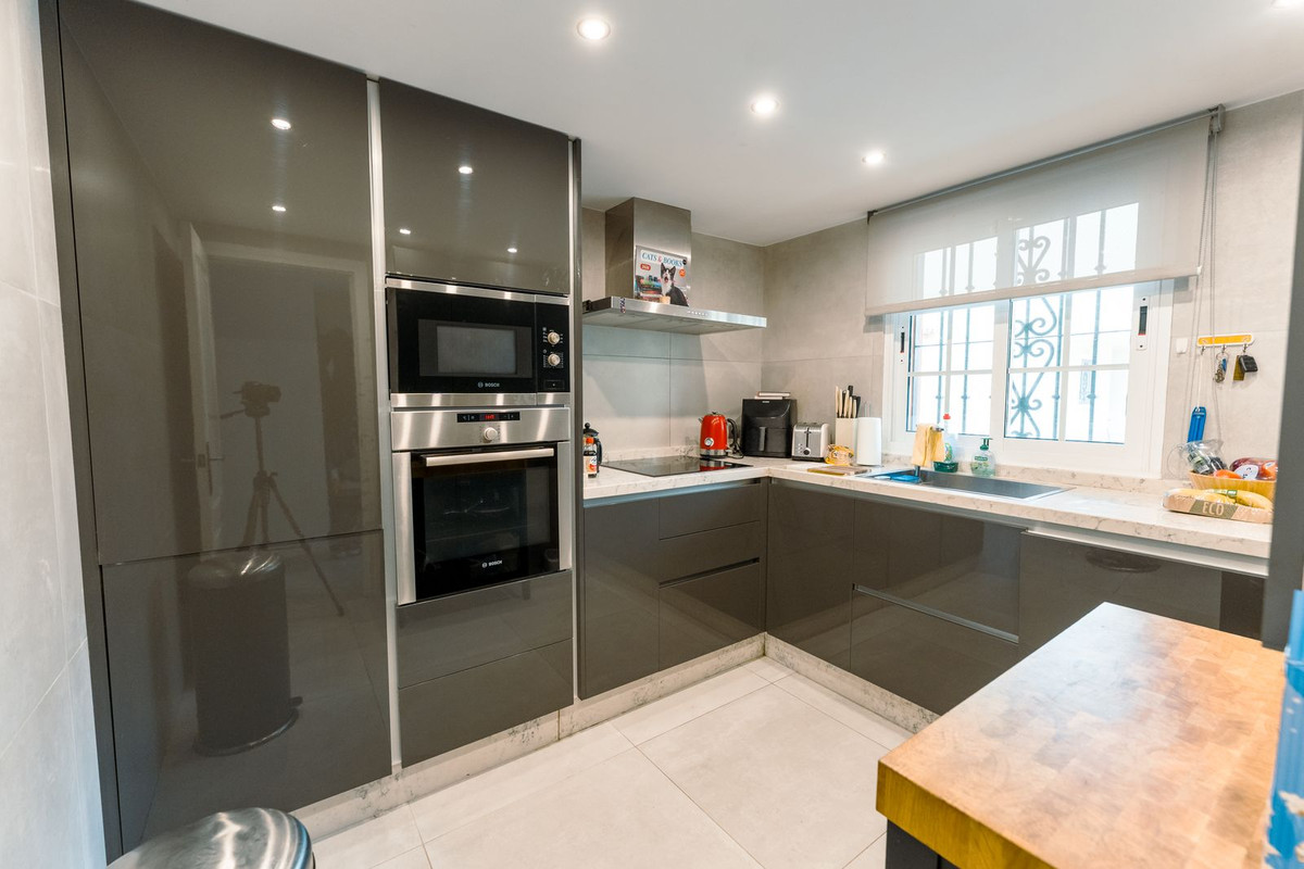 4 Bedroom Villa for Sale in New Golden Mile — 7