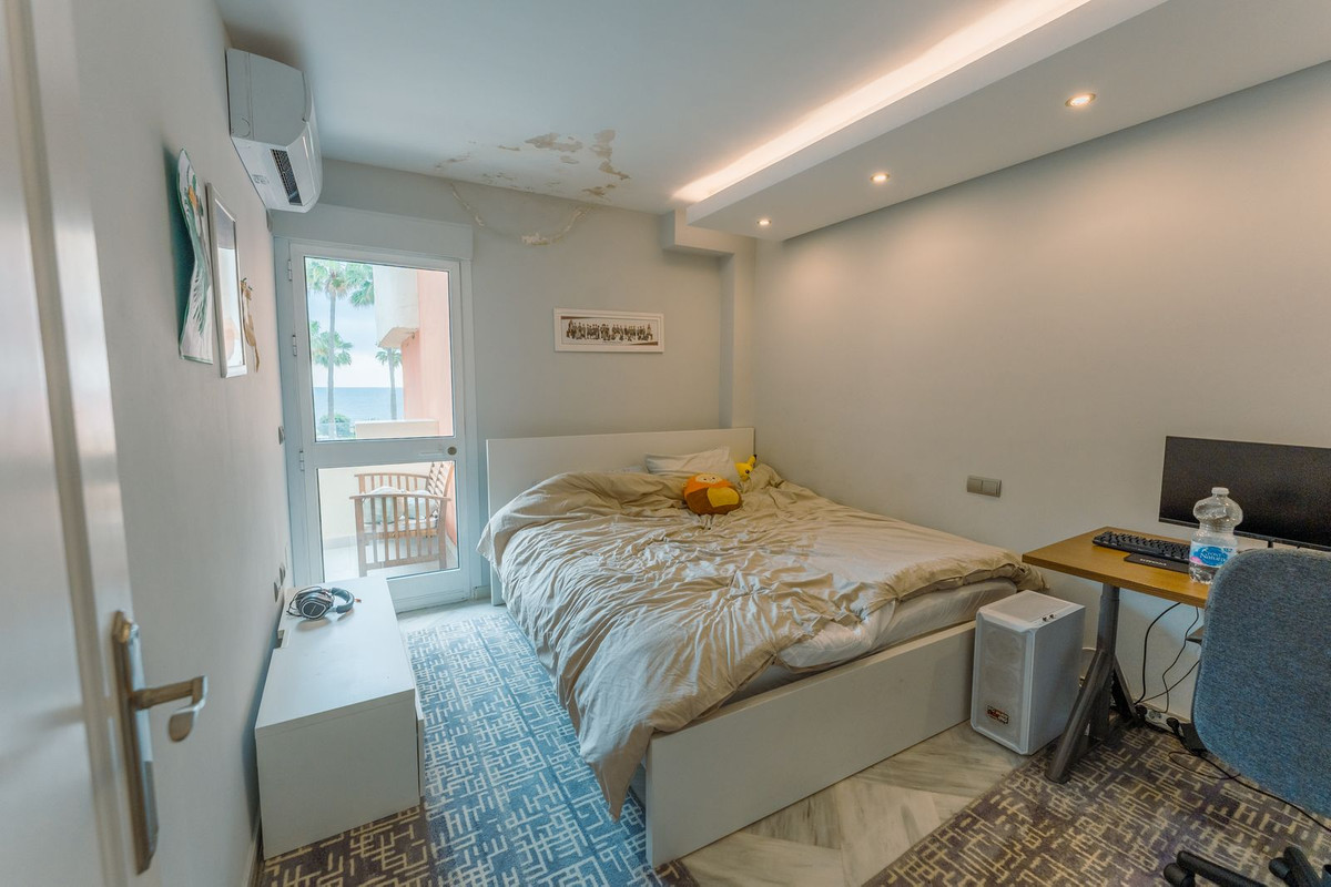 4 Bedroom Villa for Sale in New Golden Mile — view 10