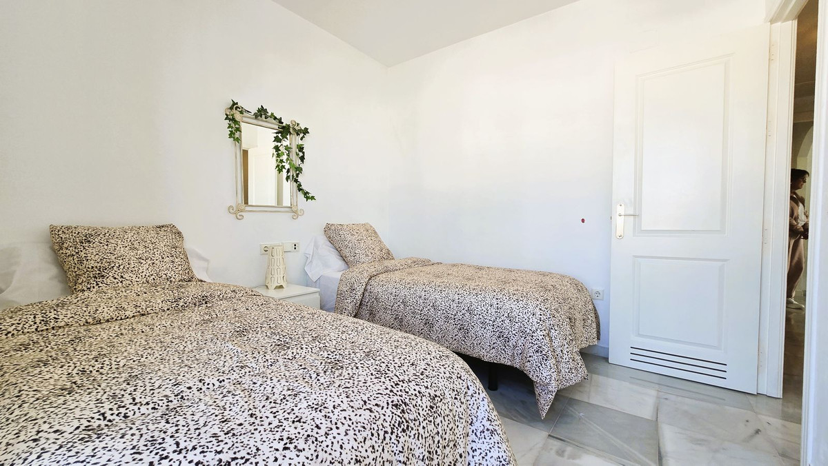 2 Bedroom Apartment for Sale in Nueva Andalucía — view 14