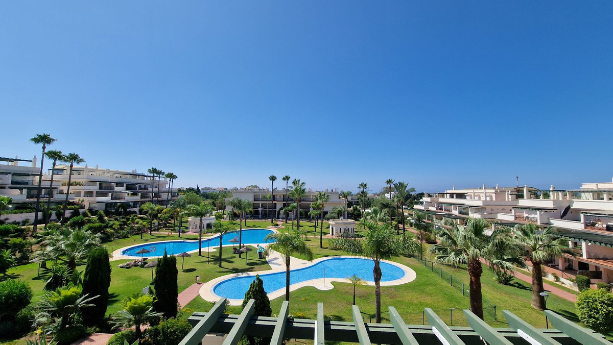 2 Bedroom Apartment for Sale in Nueva Andalucía — 4