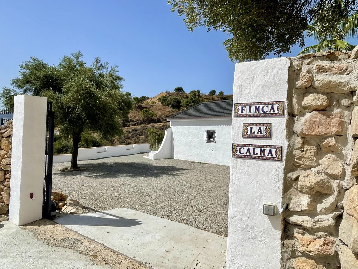 5 Bedroom Villa for Sale in Estepona — view 11