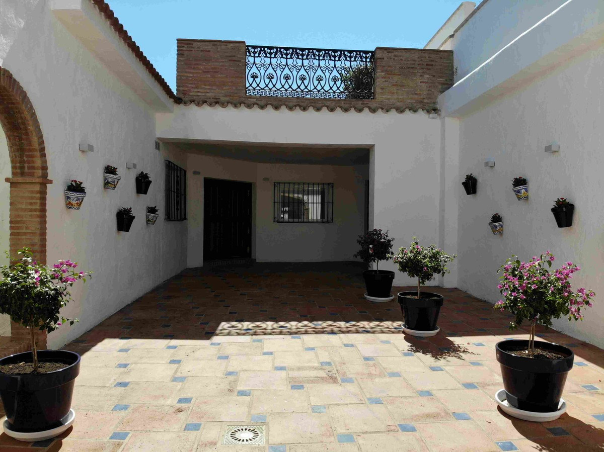 5 Bedroom Villa for Sale in Estepona — view 13