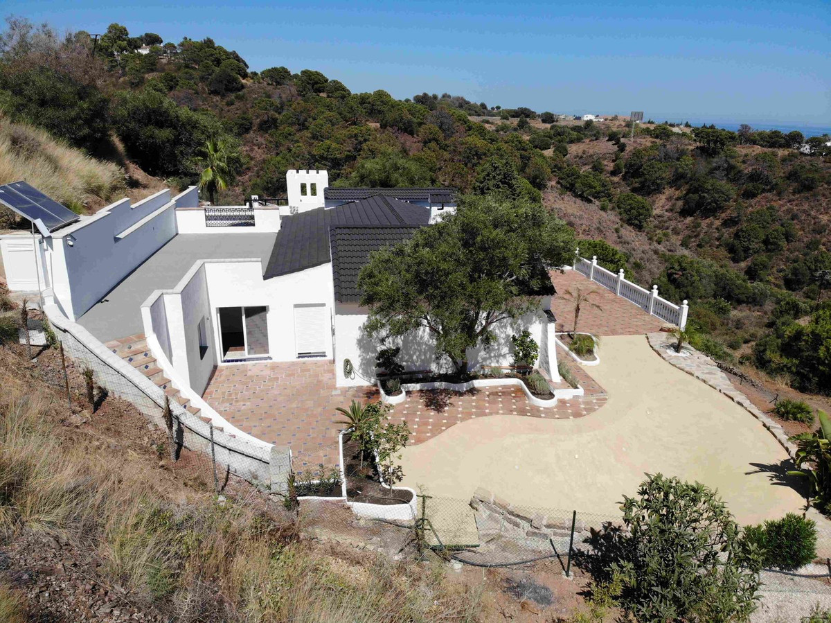 5 Bedroom Villa for Sale in Estepona — view 15