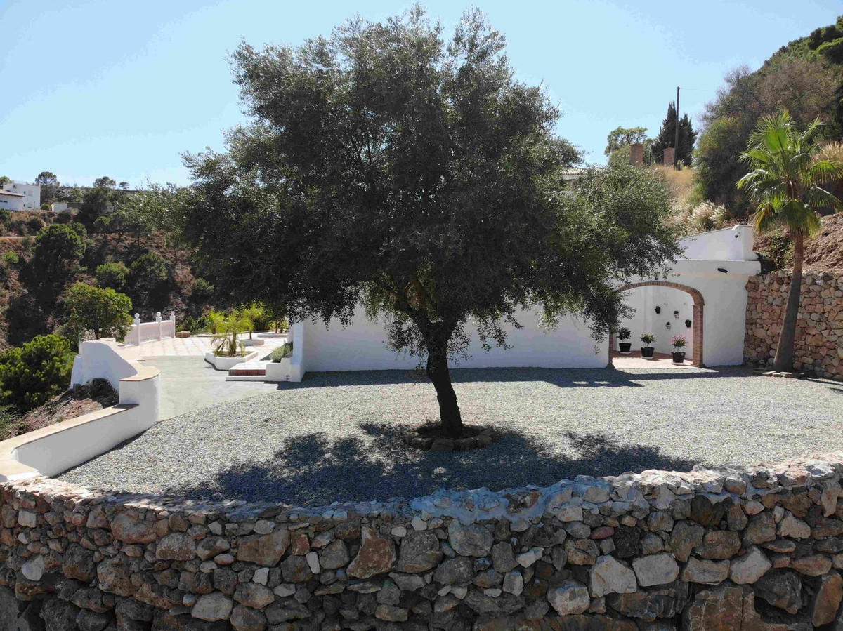 5 Bedroom Villa for Sale in Estepona — view 17