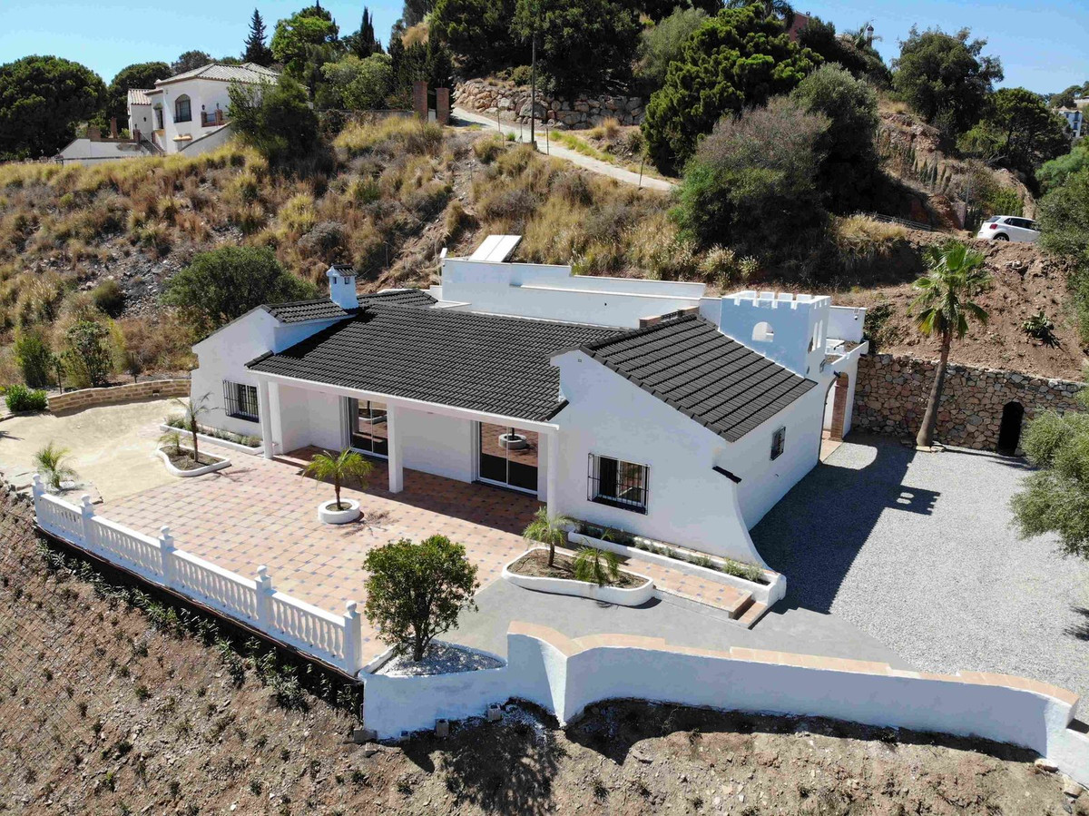 5 Bedroom Villa for Sale in Estepona — 7